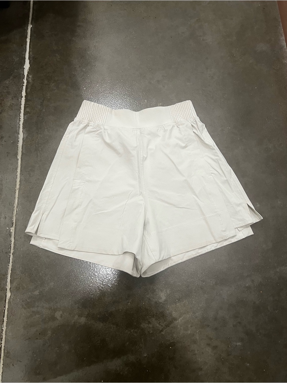 Lululemon bone Shorts